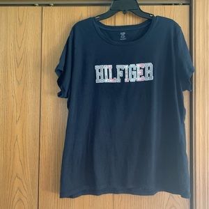 TOMMY HILFIGER navy blue t shirt